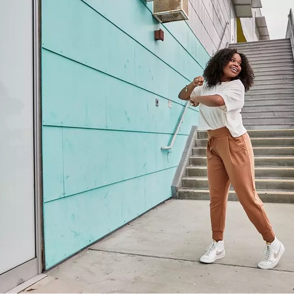 Nike Women's Blazer Mid 77 Shoe High-Top Sneakers in White and Pink - Picture 4 of 13